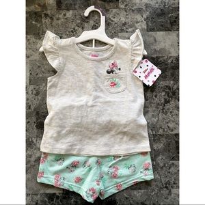 Cute floral Minnie Mouse outfit! 🌸